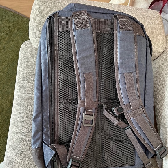 TIMBUK2 BACKPACK-LIKE NEW - Picture 3 of 7